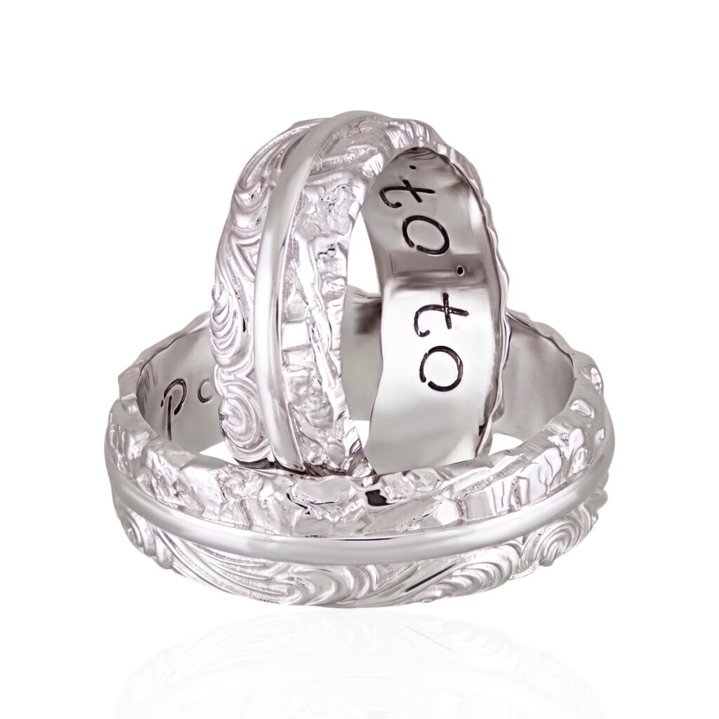 Para obrączek "Ukryte Znaczenie” z wypukłym wzorem i polerowaną linią centralną